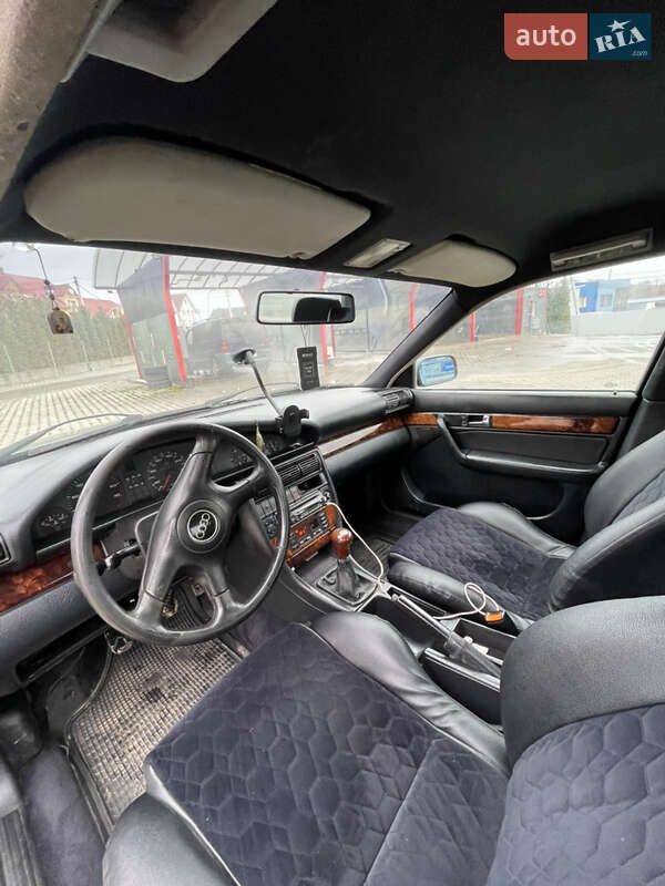 Седан Audi 100 1993 в Черновцах
