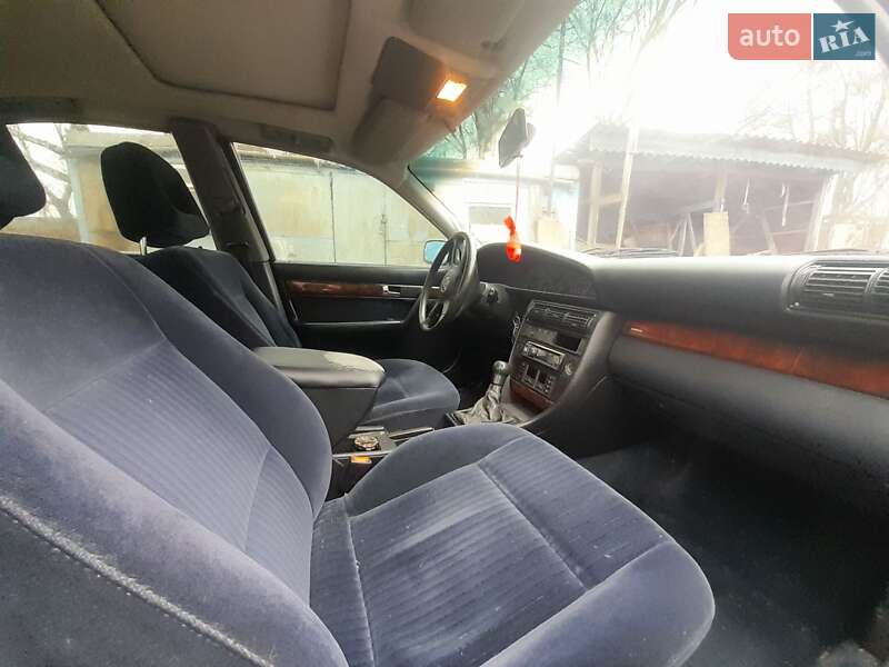 Седан Audi 100 1991 в Обухове