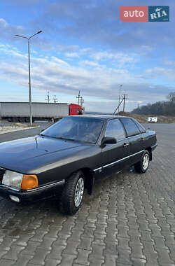 Седан Audi 100 1986 в Луцке