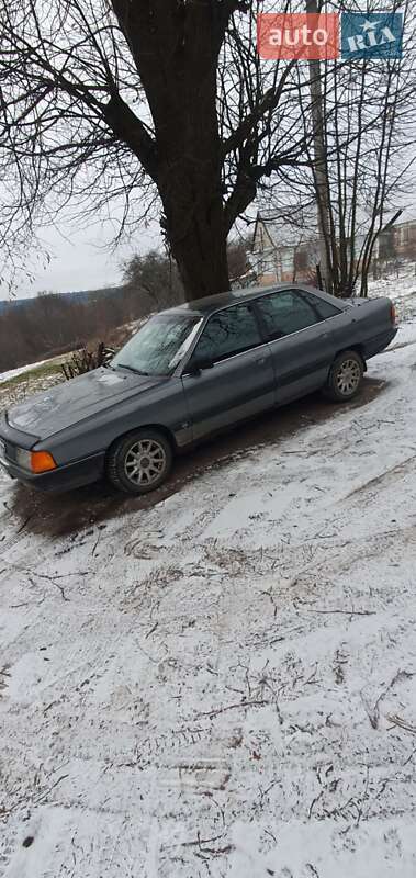 Седан Audi 100 1987 в Кременці