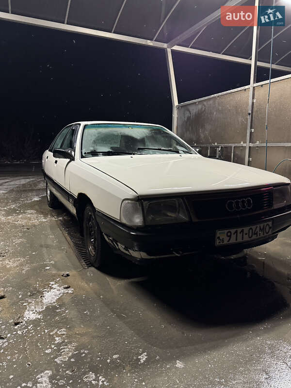 Седан Audi 100 1990 в Чернівцях