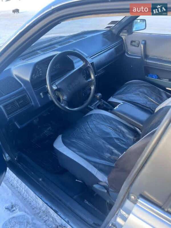 Седан Audi 100 1983 в Волочиске