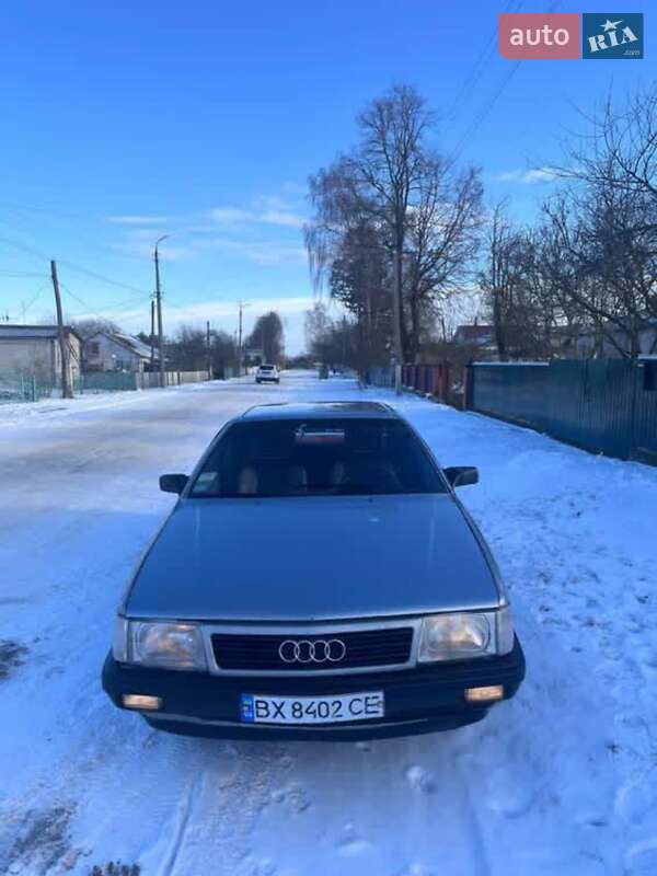 Седан Audi 100 1983 в Волочиске
