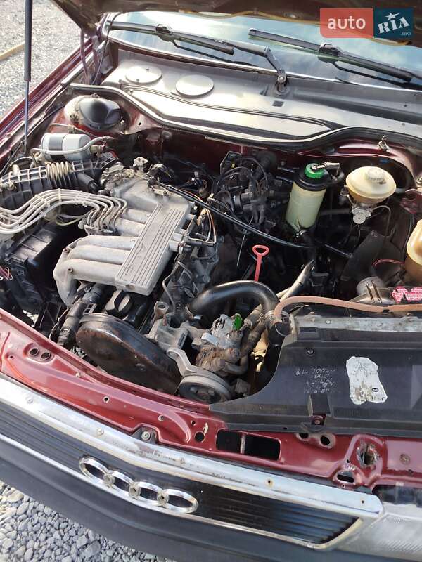 Седан Audi 100 1989 в Кельменцях