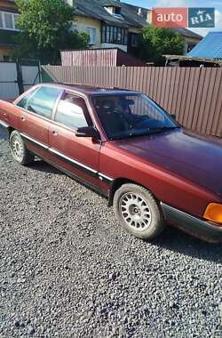 Седан Audi 100 1989 в Кельменцах