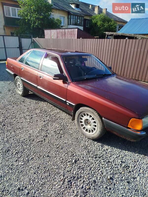 Седан Audi 100 1989 в Кельменцях