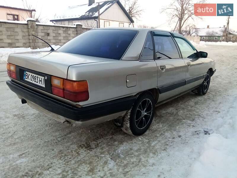 Седан Audi 100 1988 в Костопілі