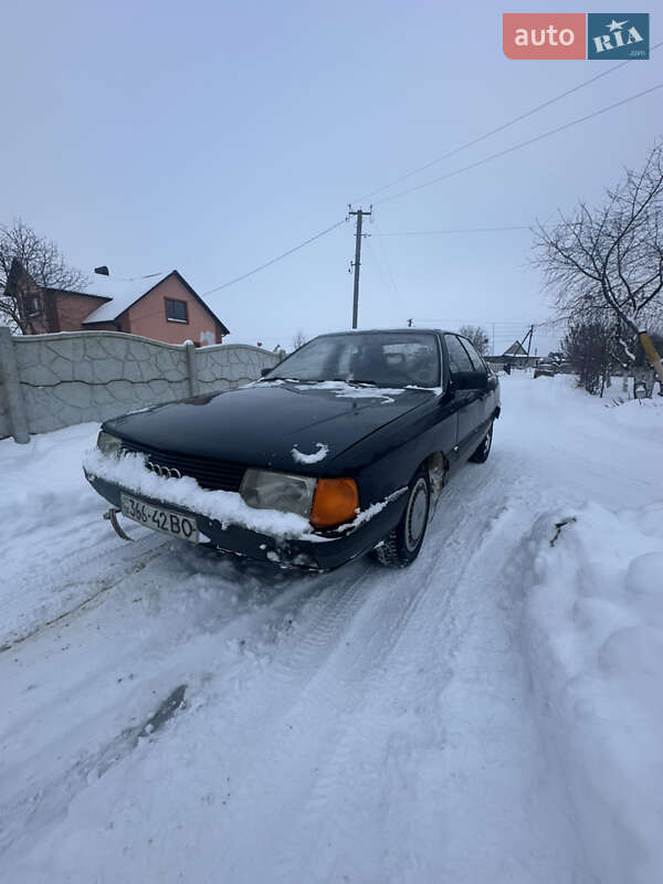 Седан Audi 100 1983 в Луцке