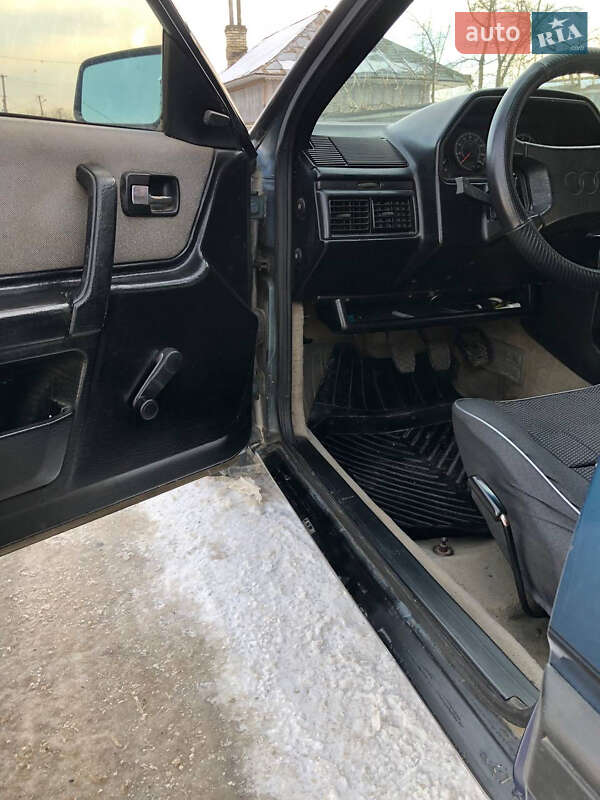 Седан Audi 100 1987 в Кицмани