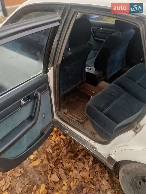 Седан Audi 100 1991 в Корнине
