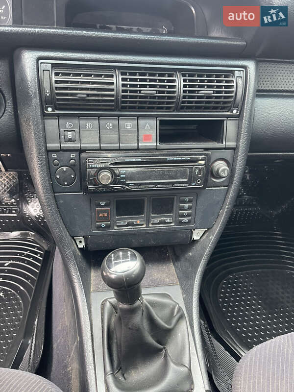Седан Audi 100 1993 в Рівному