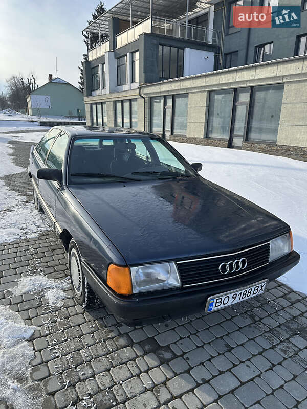 Седан Audi 100 1989 в Чорткове