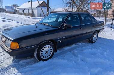 Седан Audi 100 1989 в Кілках