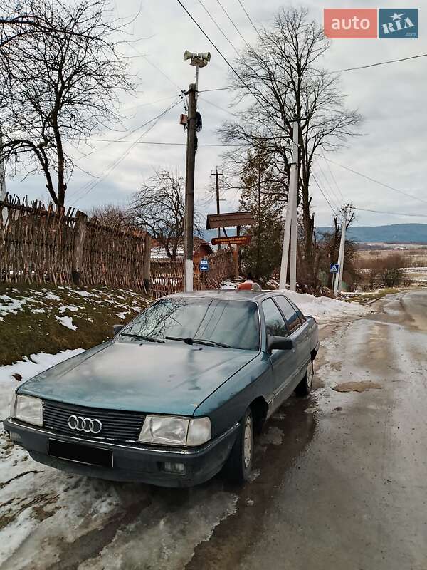Седан Audi 100 1989 в Самборе