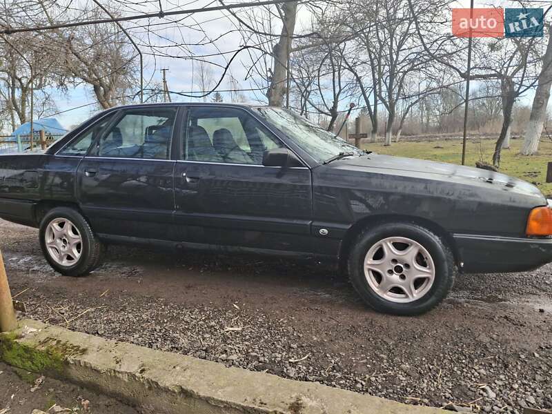 Седан Audi 100 1988 в Иваничах