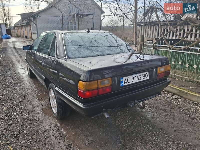 Седан Audi 100 1988 в Иваничах