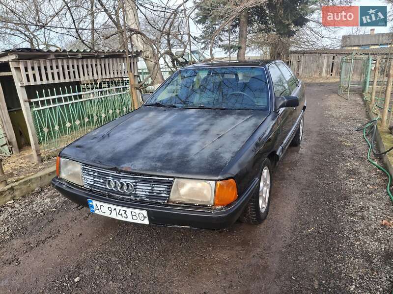 Седан Audi 100 1988 в Иваничах