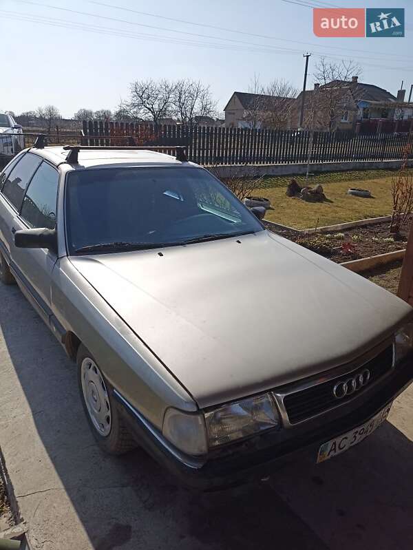 Седан Audi 100 1989 в Нововолинську