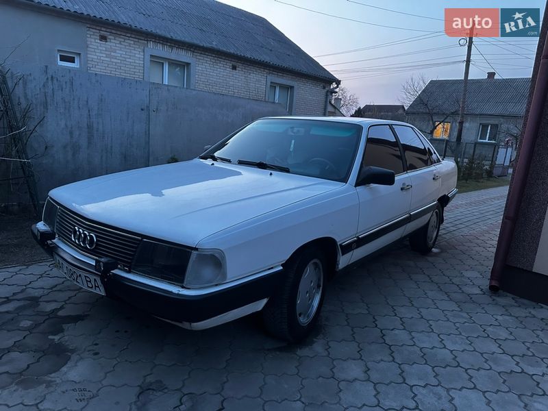 Седан Audi 100 1986 в Владимире