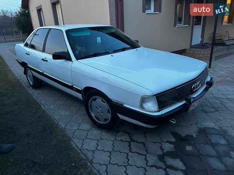 Седан Audi 100 1986 в Владимире