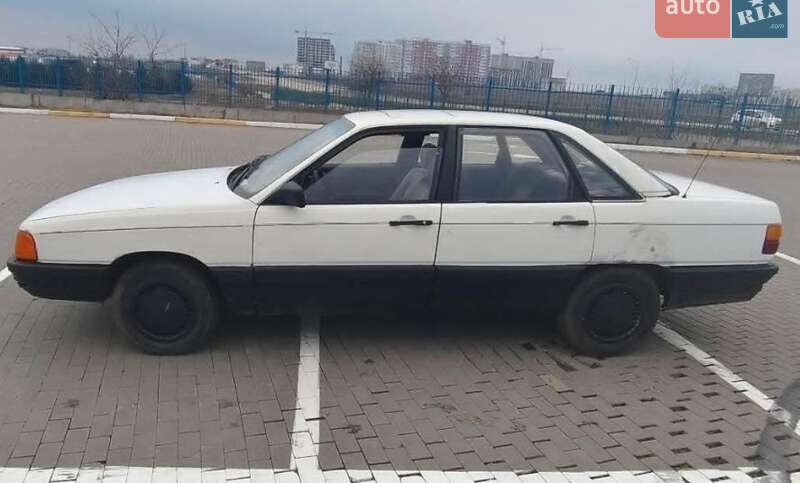 Седан Audi 100 1985 в Одессе фото Седан Audi 100 1985 в Одессе