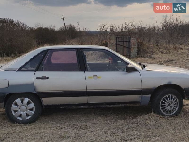 Седан Audi 100 1983 в Ровно