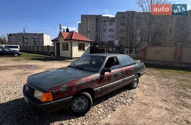Седан Audi 100 1985 в Самборе