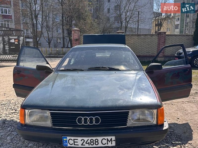 Седан Audi 100 1985 в Самборі