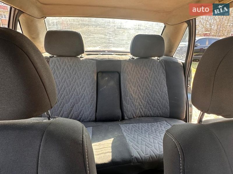 Седан Audi 100 1985 в Самборі
