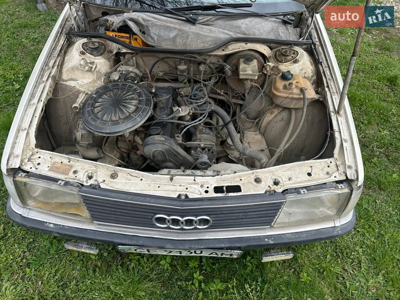 Седан Audi 100 1983 в Черновцах