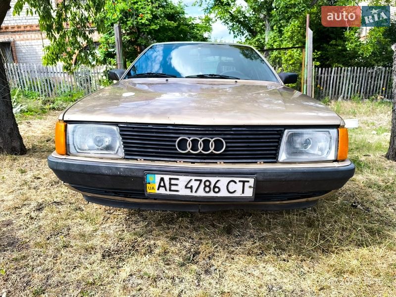 Седан Audi 100 1985 в Кривом Роге
