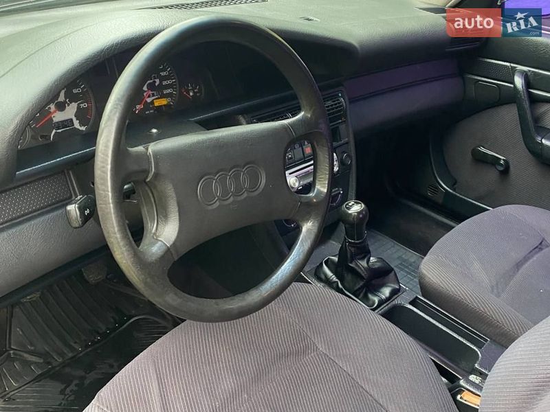 Седан Audi 100 1992 в Неполоковцах