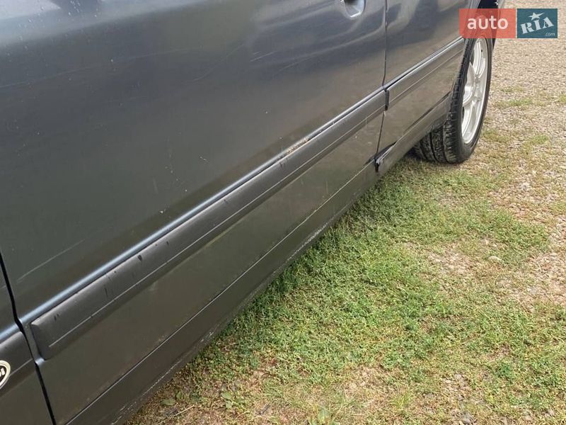 Седан Audi 100 1992 в Неполоковцах