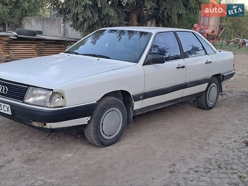 Седан Audi 100 1986 в Чорткові
