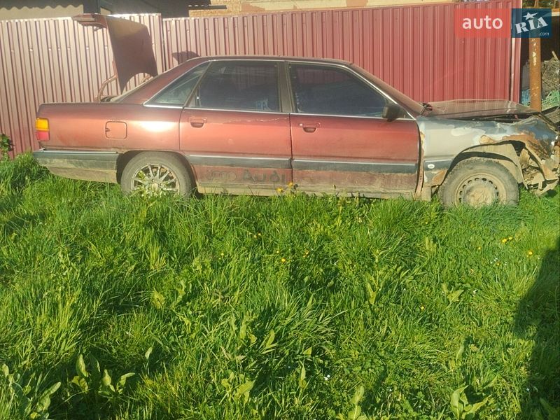 Седан Audi 100 1990 в Долине