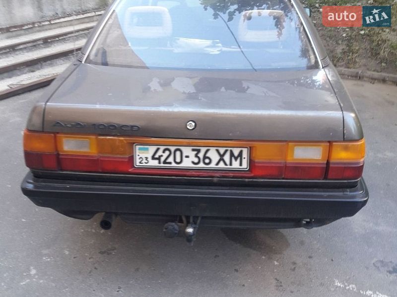 Седан Audi 100 1983 в Хмельницком