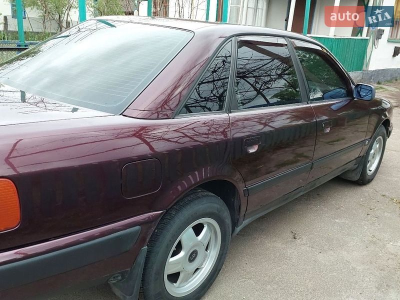 Седан Audi 100 1993 в Лугинах
