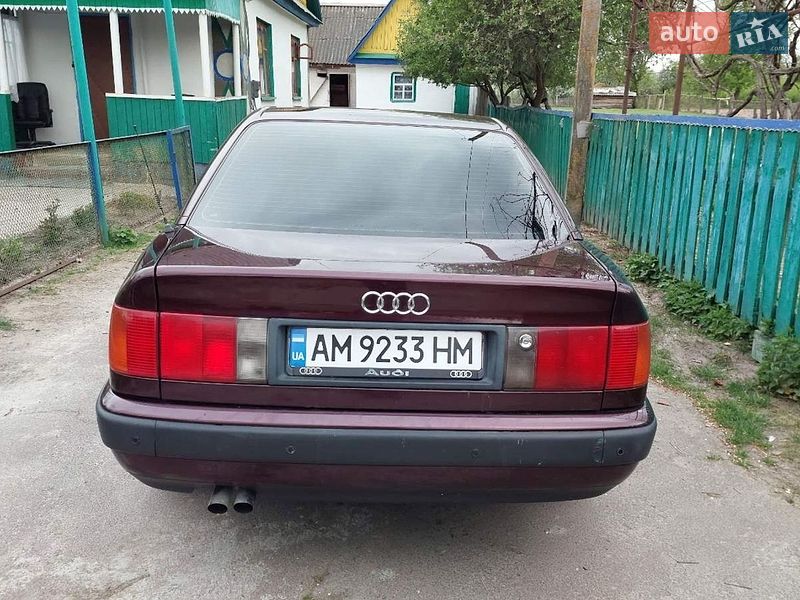 Седан Audi 100 1993 в Лугинах
