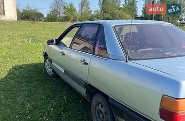Седан Audi 100 1983 в Нововолынске