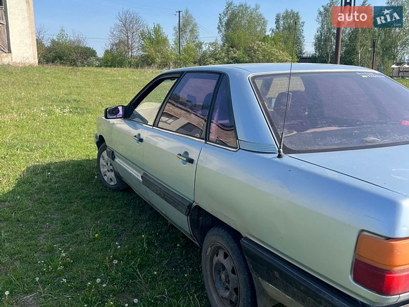 Седан Audi 100 1983 в Нововолынске