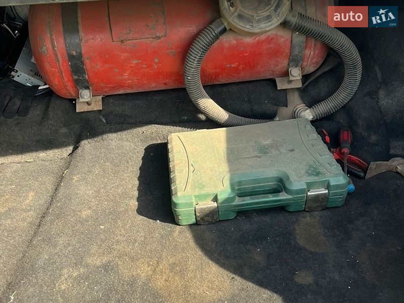 Седан Audi 100 1983 в Нововолынске