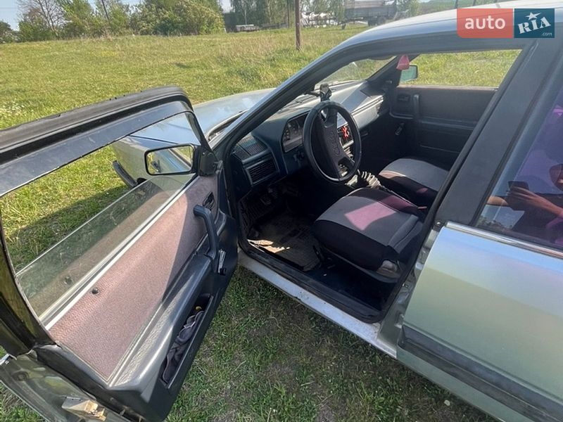 Седан Audi 100 1983 в Нововолынске
