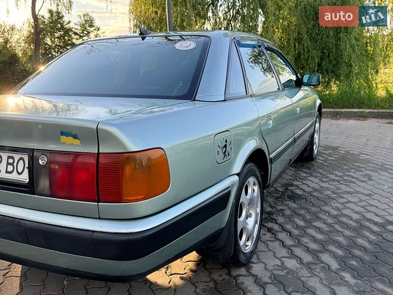 Седан Audi 100 1992 в Ужгороді