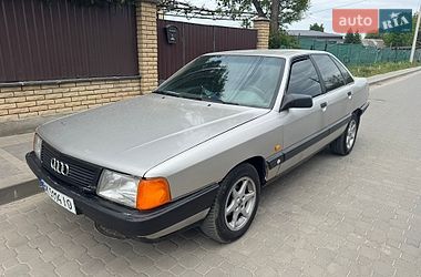 Седан Audi 100 1988 в Луцке