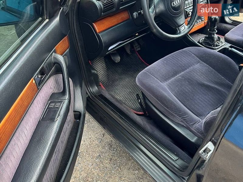 Седан Audi 100 1991 в Городке