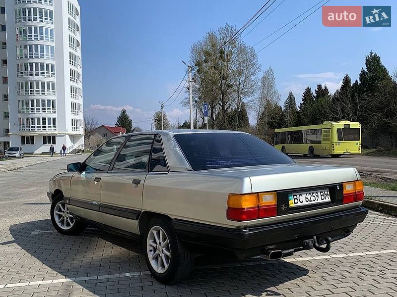 Седан Audi 100 1990 в Львові