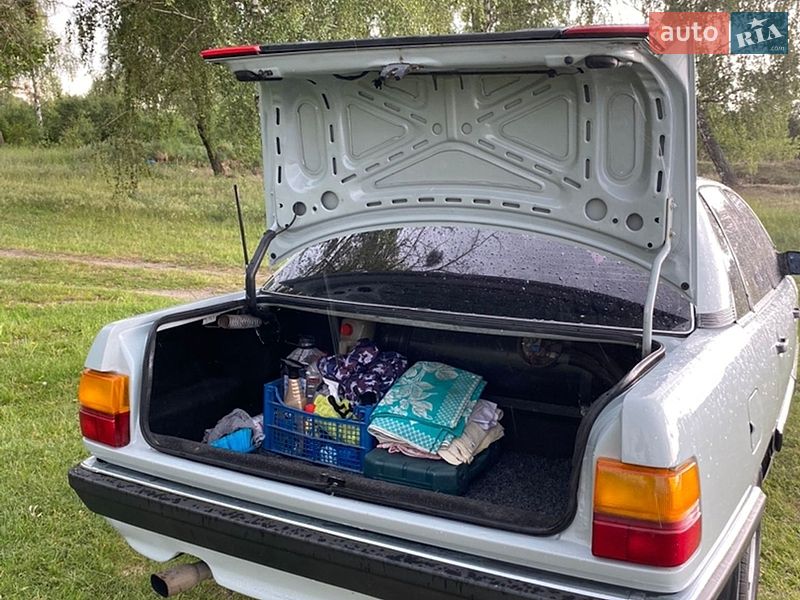 Седан Audi 100 1983 в Ковелі