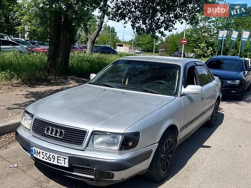 Audi 100