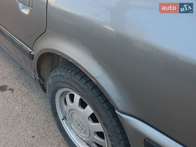 Седан Audi 100 1993 в Волочиську