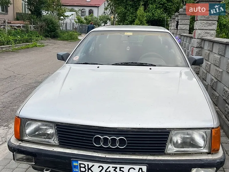 Audi 100